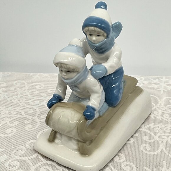 Porcelain Figurine Children Sledding 1992 Mexican Art DS Signed 5" x 4" Winter D - Picture 1 of 9
